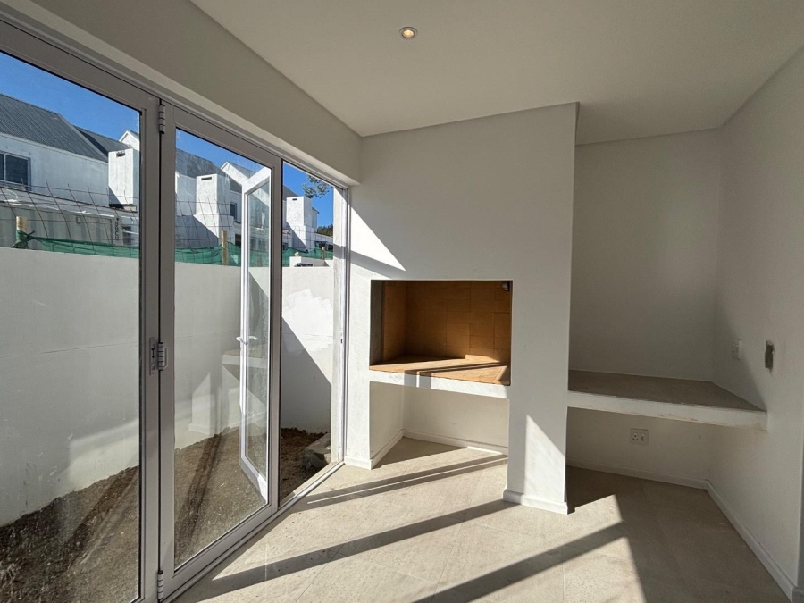 To Let 2 Bedroom Property for Rent in Voliere Estate Western Cape